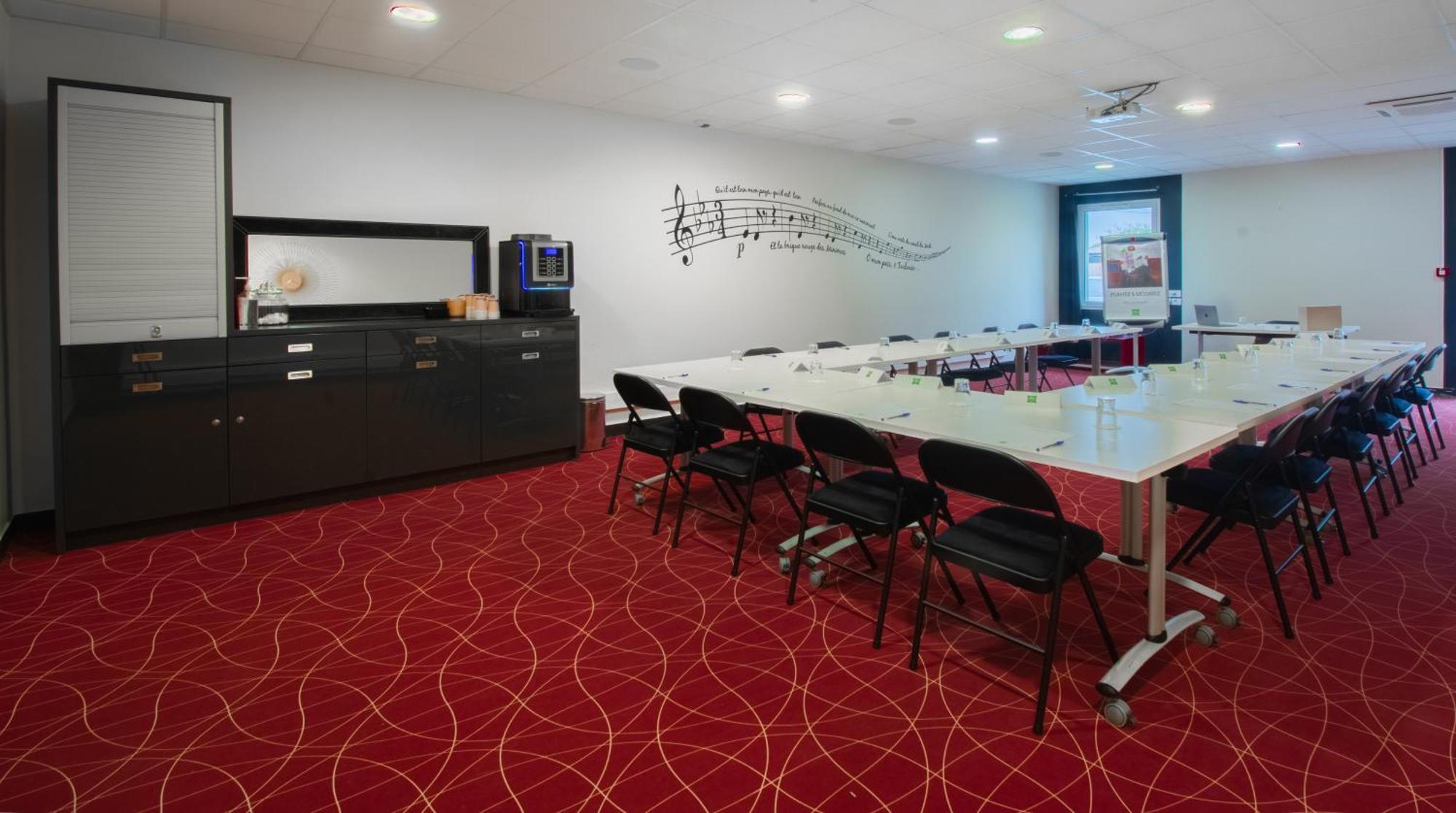 Ibis Styles Toulouse Aeroport Hotel 3*